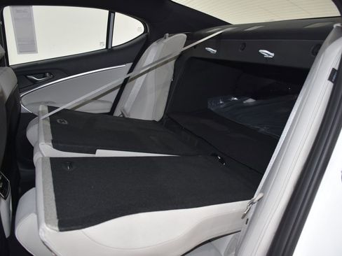 New 2025 Genesis G70 2.5T image 24