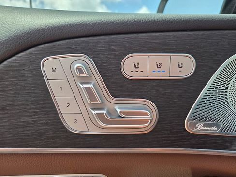 Used 2025 Mercedes-Benz GLS 450 4MATIC image 35