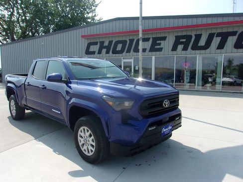 Used 2025 Toyota Tacoma SR5 AWD/4WD image 1