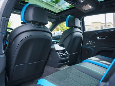 Used 2025 Bentley Flying Spur Plug-In Hybrid image 14