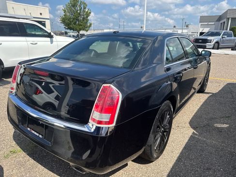 Used 2014 Chrysler 300 AWD w/ Driver Convenience Group image 13