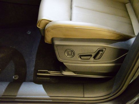 New 2025 Audi Q5 Premium Plus image 23