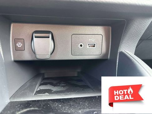 Used 2025 Nissan Versa SV w/ Trunk Package image 23