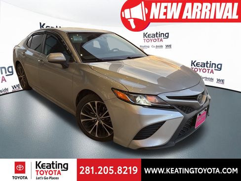 Used 2020 Toyota Camry SE image 1