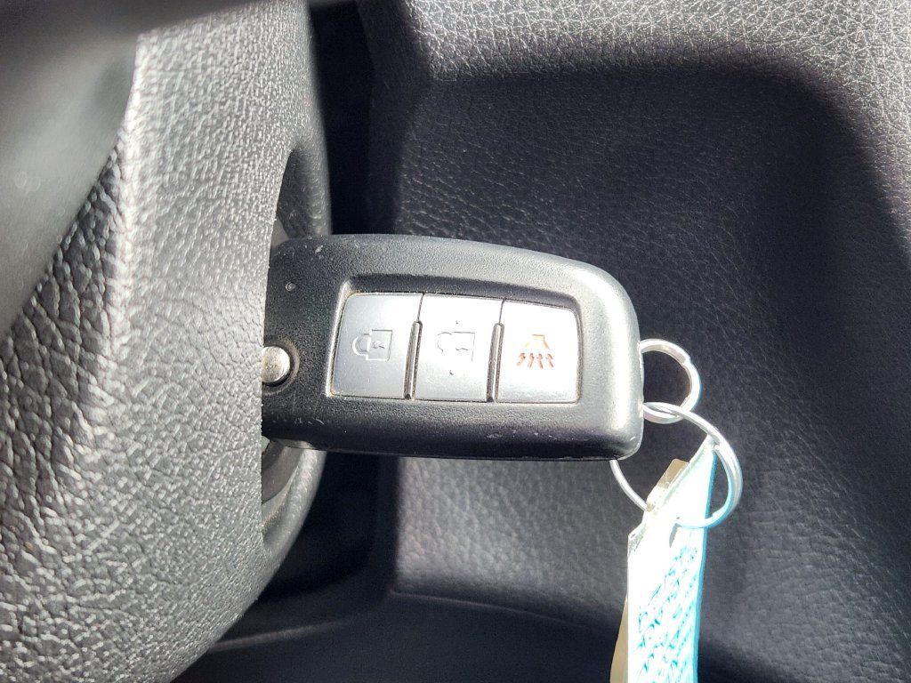 Used 2019 Nissan Rogue S AWD/4WD image 28