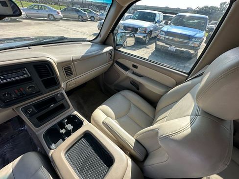 Used 2003 Chevrolet Suburban LS w/ LS Preferred Equipment Group RWD image 21