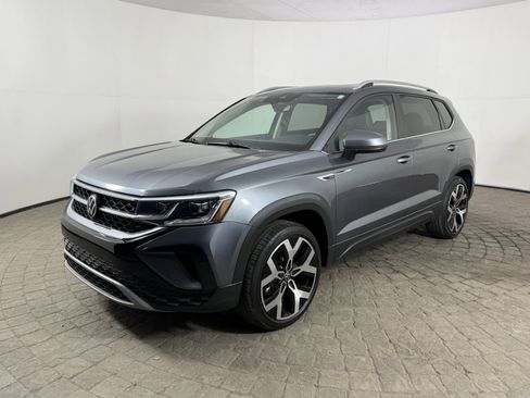 Used 2023 Volkswagen Taos SEL image 3