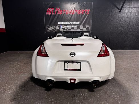 Used 2015 Nissan 370Z Roadster RWD image 3