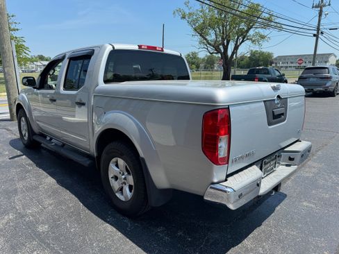 Used 2013 Nissan Frontier SV w/ SV Value Truck Pkg RWD image 4