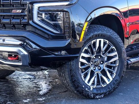 Used 2026 Chevrolet Suburban Z71 image 4