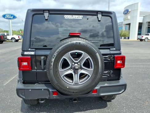 Used 2021 Jeep Wrangler Sport AWD/4WD image 4