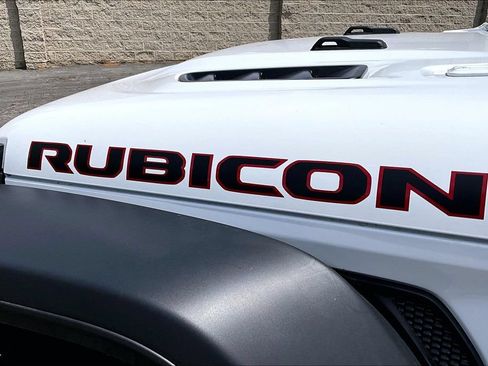 Certified 2025 Jeep Wrangler Unlimited Rubicon w/ Convenience Group AWD/4WD image 23