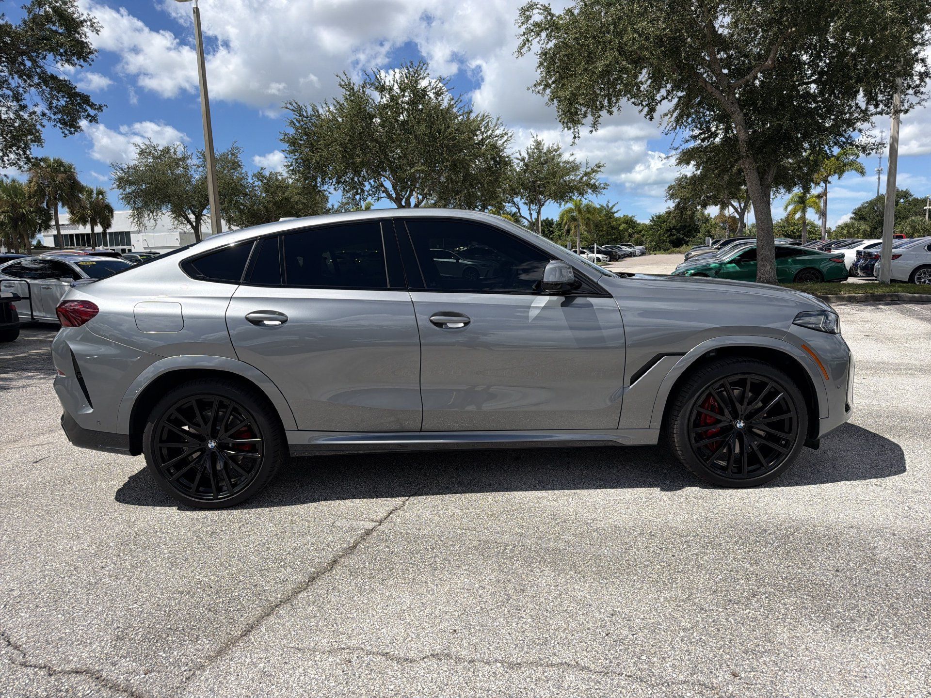 Certified 2024 BMW X6 xDrive40i w/ Premium Package AWD/4WD image 3