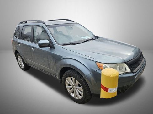 Used 2011 Subaru Forester 2.5X Limited image 3