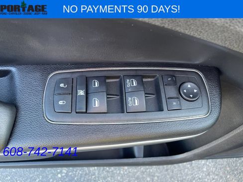 Used 2022 Chrysler 300 Touring w/ Sport Appearance Package AWD/4WD image 10