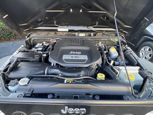 Used 2018 Jeep Wrangler Unlimited Sport S AWD/4WD image 18