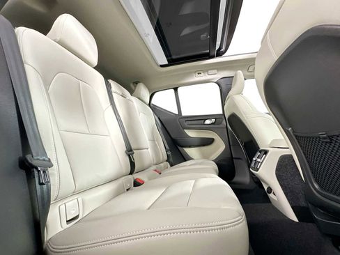 Certified 2025 Volvo XC40 B5 Plus w/ Protection Package Premier image 25