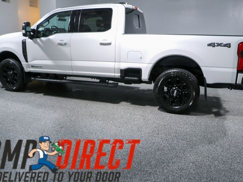 Used 2024 Ford F250 Lariat w/ Black Appearance Package AWD/4WD image 10