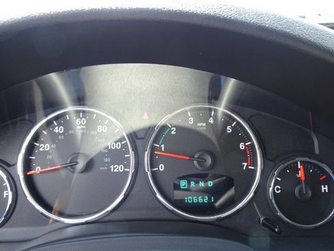 Used 2011 Jeep Liberty Sport image 30