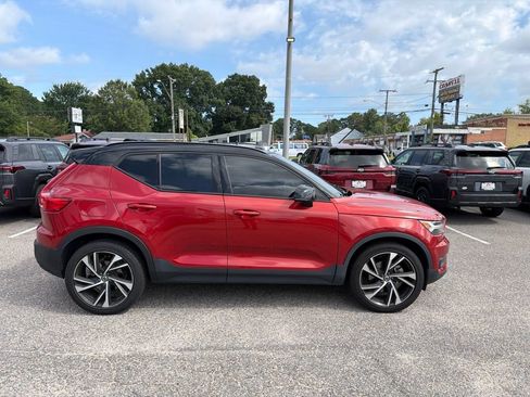 Used 2021 Volvo XC40 T4 R-Design w/ Climate Package FWD image 6