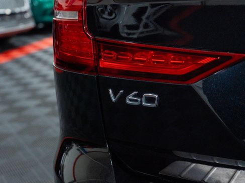 Used 2020 Volvo V60 T5 Cross Country AWD/4WD image 9
