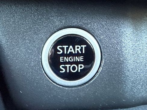 Used 2023 Nissan Rogue S image 30