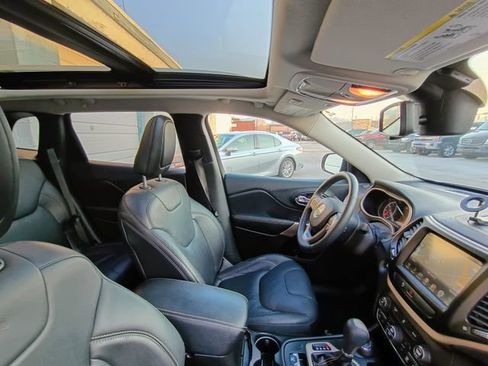 Used 2018 Jeep Cherokee Limited AWD/4WD image 48