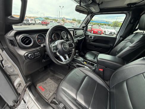 Used 2019 Jeep Wrangler Unlimited Sahara w/ Cold Weather Group AWD/4WD image 10