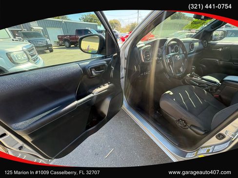 Used 2017 Toyota Tacoma TRD Sport w/ Tow Package RWD image 9