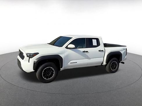 Used 2025 Toyota Tacoma TRD Off-Road AWD/4WD image 4