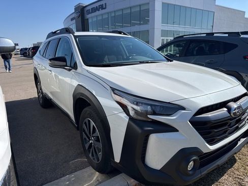 Used 2024 Subaru Outback Premium image 3