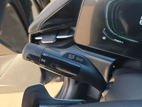 Certified 2023 Kia Niro EX image 25