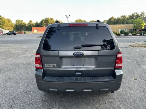 Used 2011 Ford Escape XLT image 4