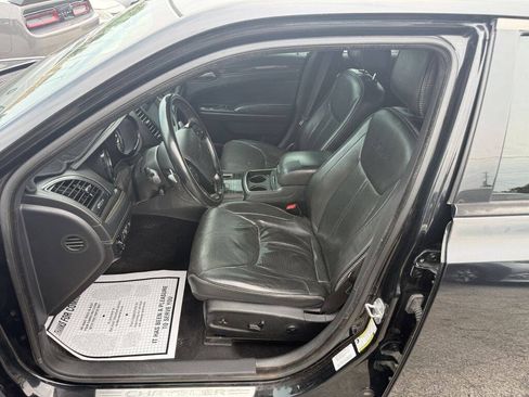 Used 2014 Chrysler 300 C RWD image 11