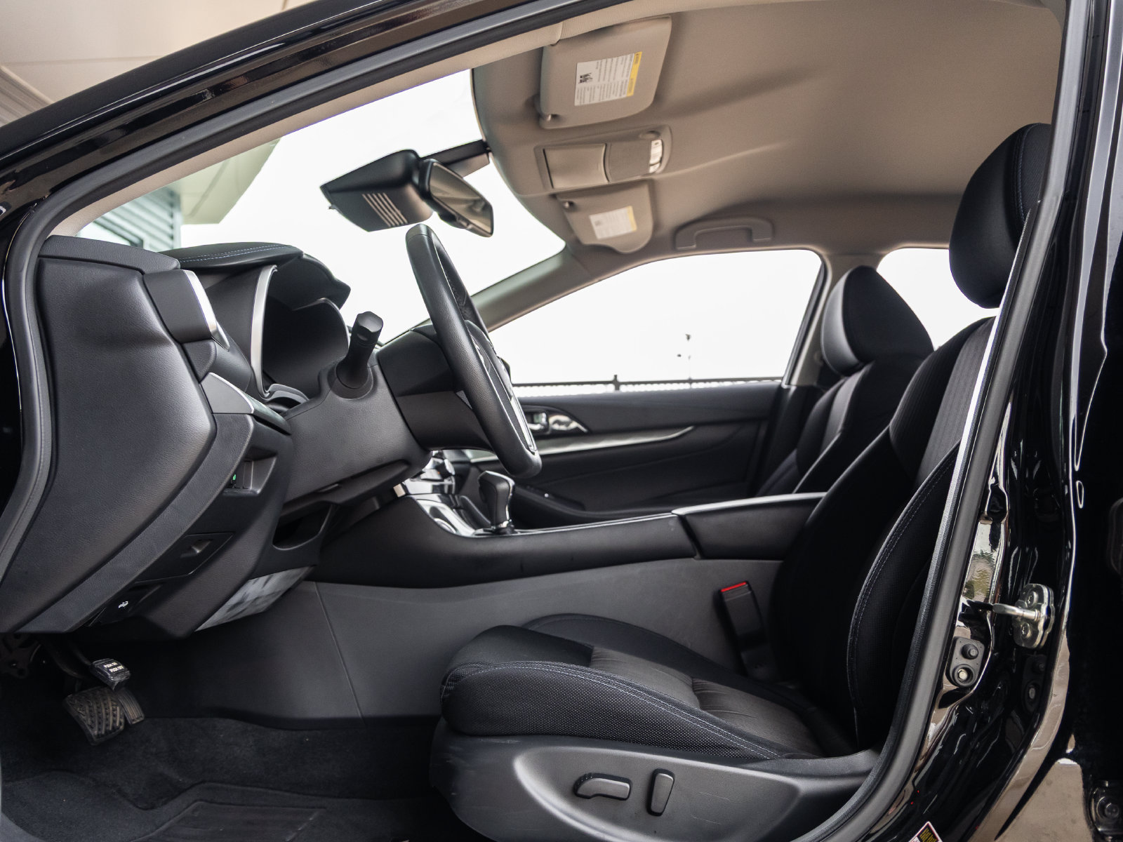 Used 2020 Nissan Maxima 3.5 S w/ Floor Mat Group FWD image 17
