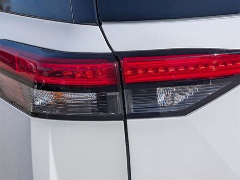 New 2026 Nissan Pathfinder Platinum image 13