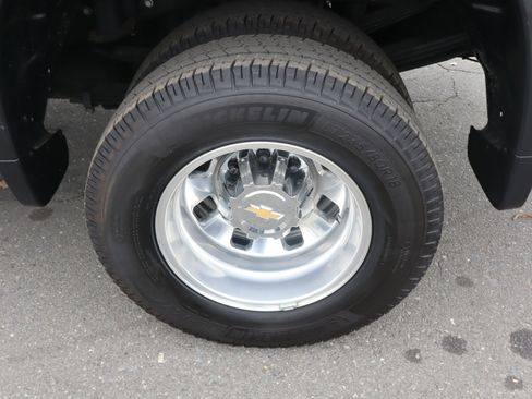 Used 2024 Chevrolet Silverado 3500 High Country w/ Technology Package image 43