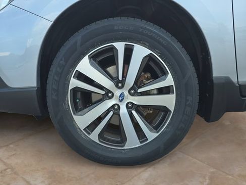 Used 2018 Subaru Outback 3.6R Limited AWD/4WD image 14