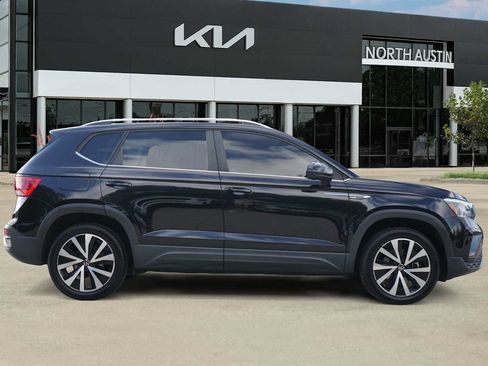 Used 2022 Volkswagen Taos SE FWD image 6