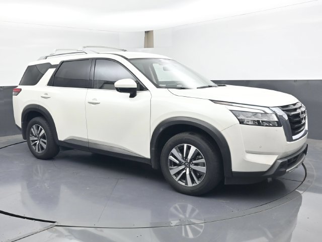 Used 2024 Nissan Pathfinder SL FWD image 2