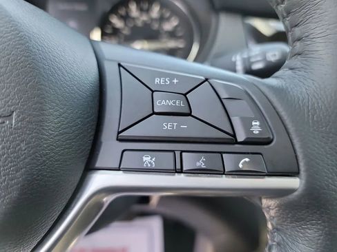 Used 2018 Nissan Rogue SV w/ Sun & Sound Touring Package AWD/4WD image 26