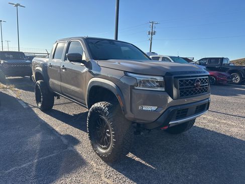 Used 2022 Nissan Frontier Pro-X image 1