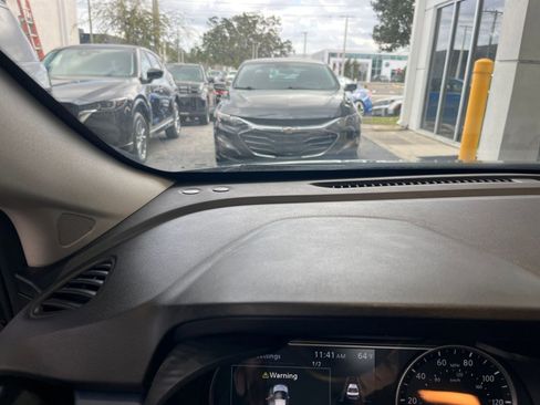 Used 2025 Nissan Versa SV image 34