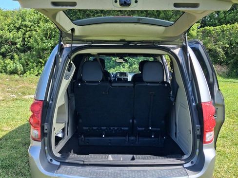 Used 2018 Dodge Grand Caravan SXT FWD image 16