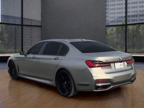 Used 2022 BMW 750i xDrive image 3