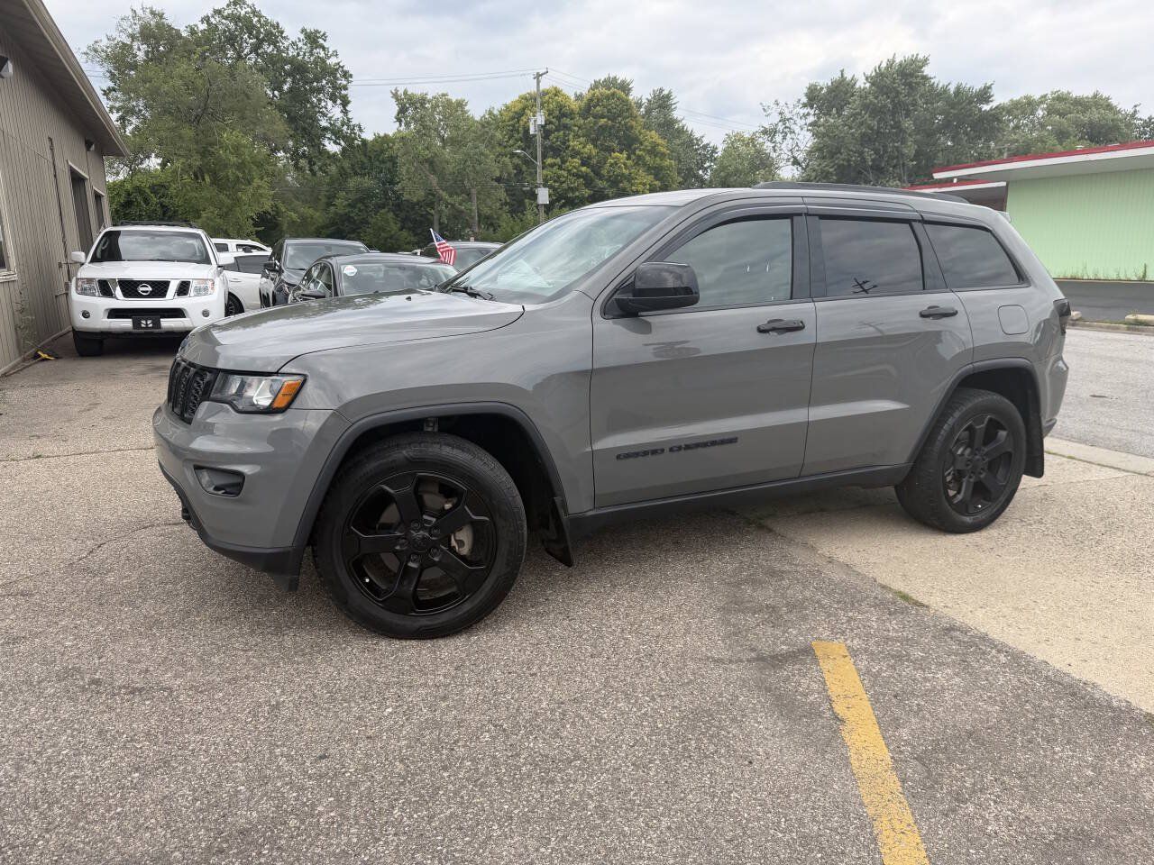 Used 2019 Jeep Grand Cherokee Laredo AWD/4WD image 32