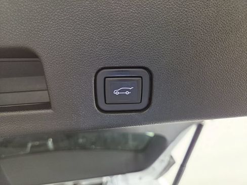 Used 2024 Chevrolet Traverse RS AWD/4WD image 36