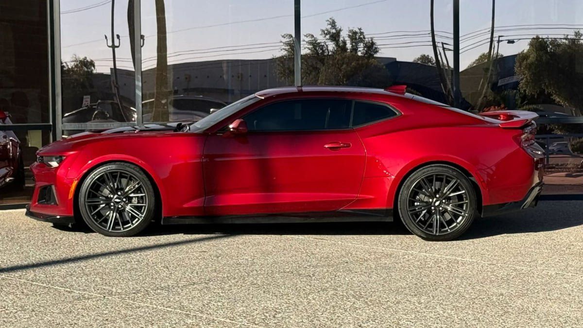 Used 2018 Chevrolet Camaro ZL1 RWD image 4