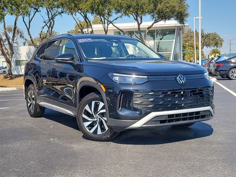 Used 2025 Volkswagen Tiguan S image 2