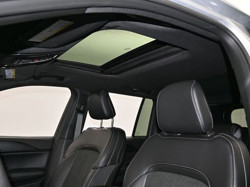 New 2025 Jeep Grand Cherokee 4WD image 11